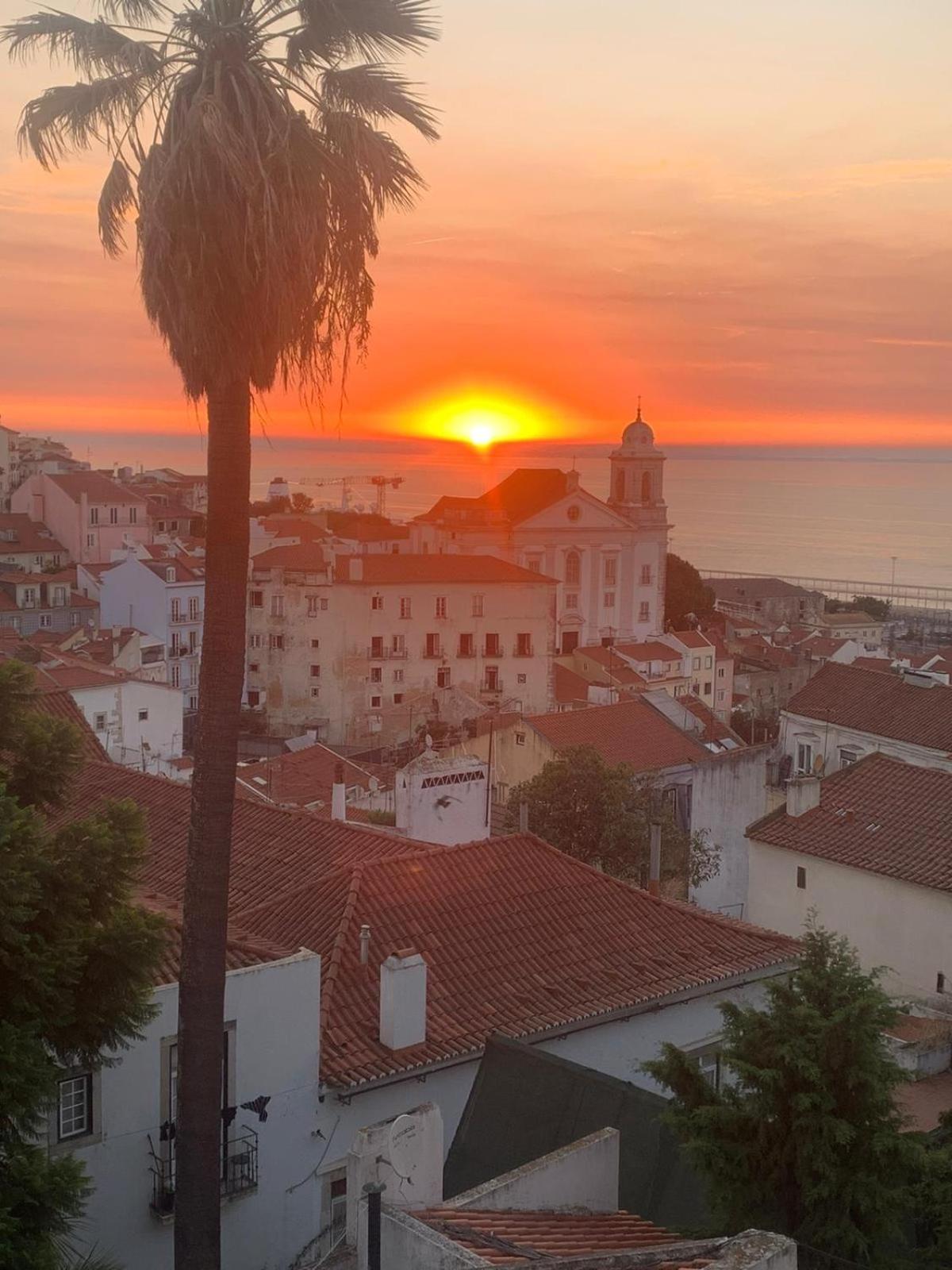Quiet Street Alfama Apartment Lisbon Bagian luar foto